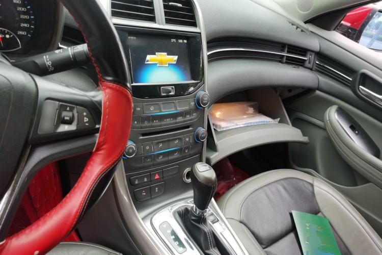 Used Chevrolet Malibu 2013 2.4L Automatic Luxury Edition Center Console