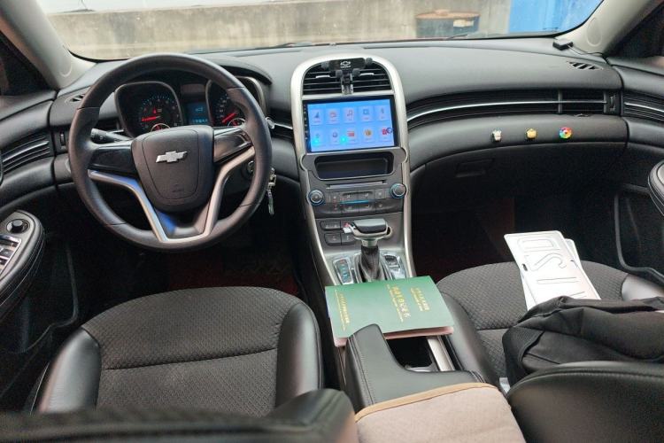 Used Chevrolet Malibu 2013 1.6T Automatic Comfort Edition Center Console
