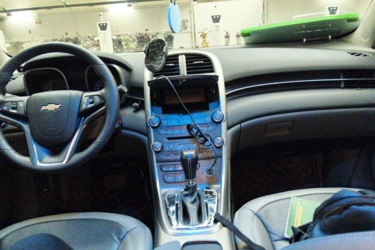 Used Chevrolet Malibu 2013 2.0L Automatic Luxury Edition Center Console