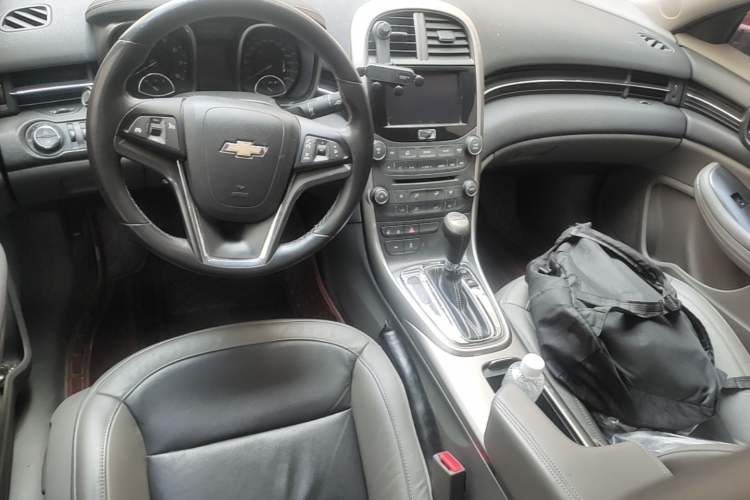 Used Chevrolet Malibu 2013 2.4L Automatic Luxury Edition Center Console