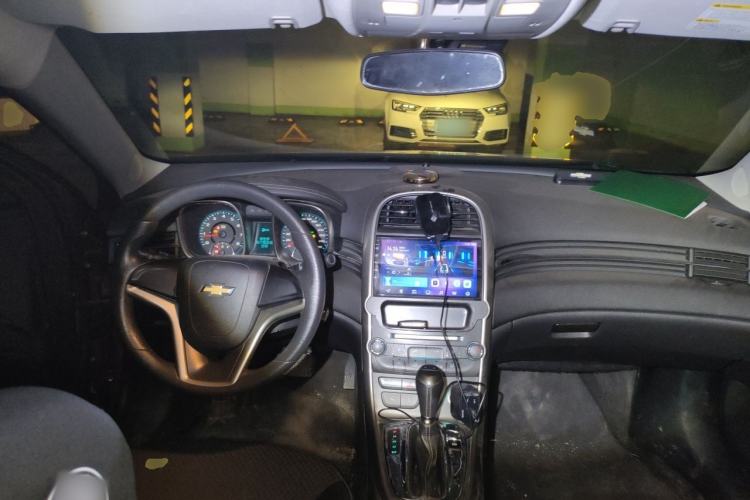 Used Chevrolet Malibu 2013 1.6T Automatic Comfort Edition Center Console