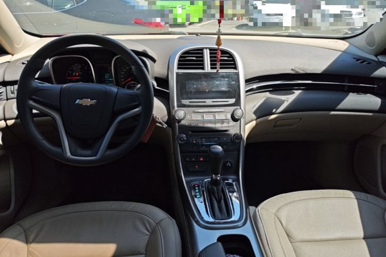 Used Chevrolet Malibu 2013 2.0L Automatic Comfort Edition Center Console