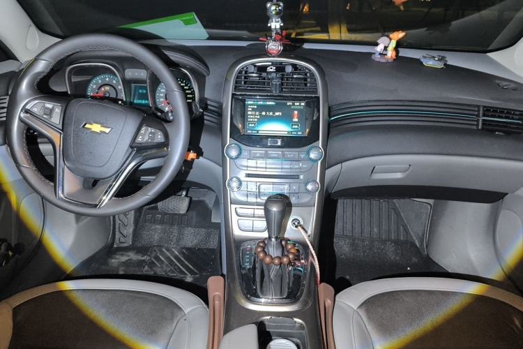 Used Chevrolet Malibu 2013 2.0L Automatic Luxury Edition Center Console