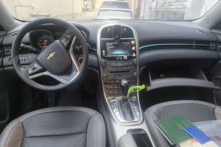 Used Chevrolet Malibu 2013 2.0L Automatic Luxury Edition Center Console