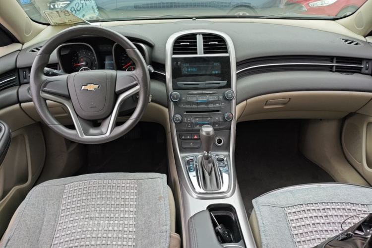 Used Chevrolet Malibu 2013 2.0L Automatic Comfort Edition Center Console