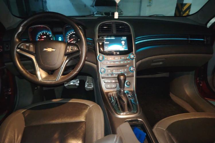 Used Chevrolet Malibu 2013 2.0L Automatic Luxury Edition Center Console