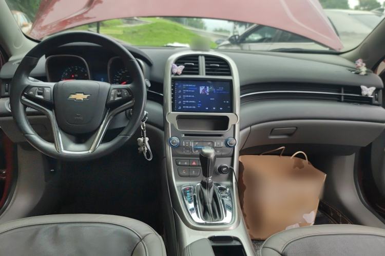 Used Chevrolet Malibu 2013 2.0L Automatic Luxury Edition Center Console