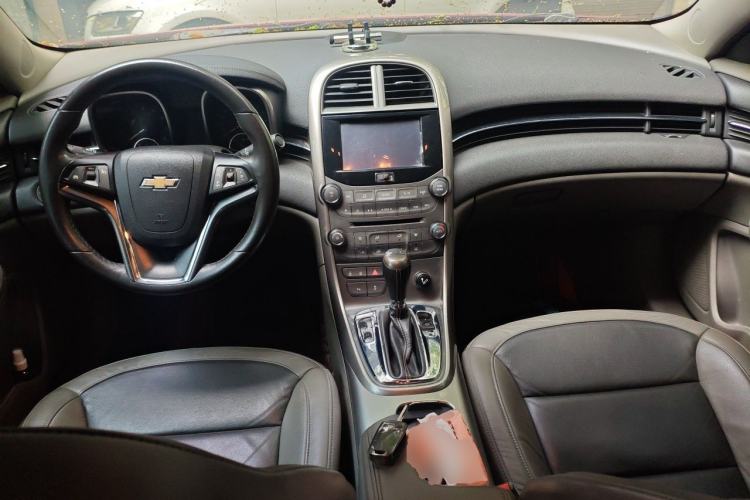 Used Chevrolet Malibu 2013 2.0L Automatic Luxury Edition Center Console