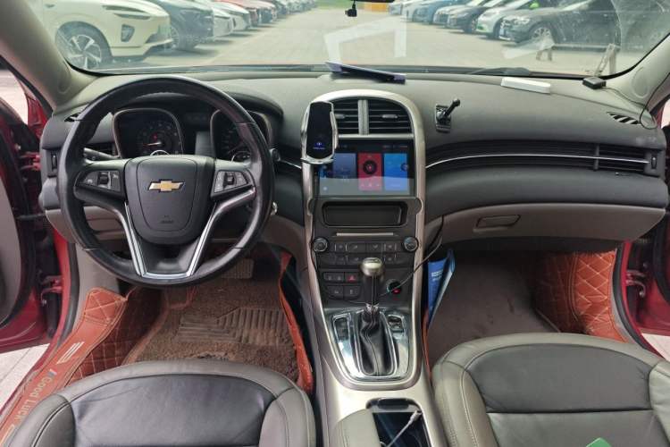Used Chevrolet Malibu 2013 2.4L Automatic Luxury Edition Center Console