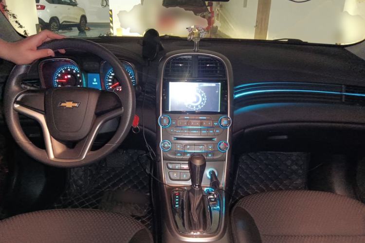 Used Chevrolet Malibu 2013 1.6T Automatic Comfort Edition Center Console