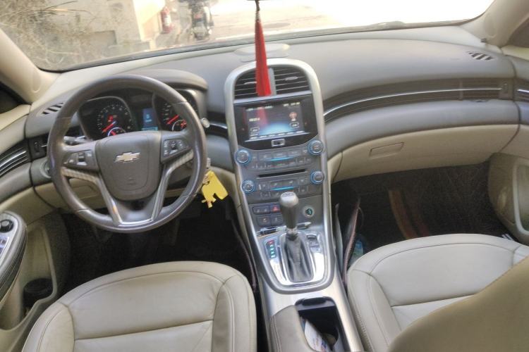 Used Chevrolet Malibu 2013 2.0L Automatic Luxury Edition Center Console