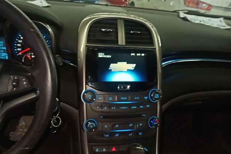 Used Chevrolet Malibu 2013 2.0L Automatic Luxury Edition Center Console