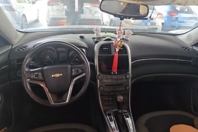 Used Chevrolet Malibu 2013 2.0L Automatic Comfort Edition Center Console