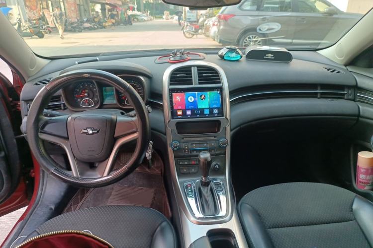 Used Chevrolet Malibu 2013 1.6T Automatic Comfort Edition Center Console