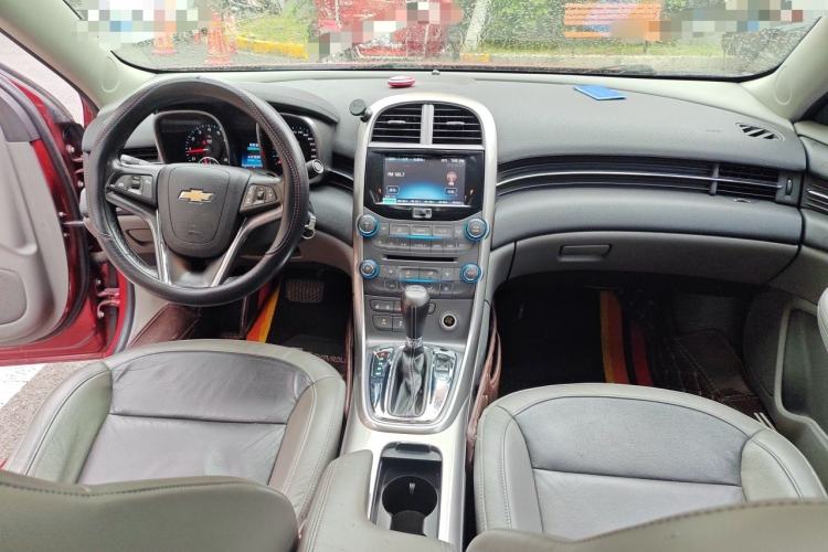 Used Chevrolet Malibu 2013 2.0L Automatic Luxury Edition Center Console