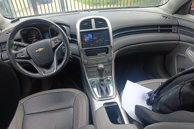 Used Chevrolet Malibu 2013 2.4L Automatic Luxury Edition Center Console