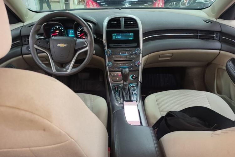 Used Chevrolet Malibu 2013 2.0L Automatic Comfort Edition Center Console