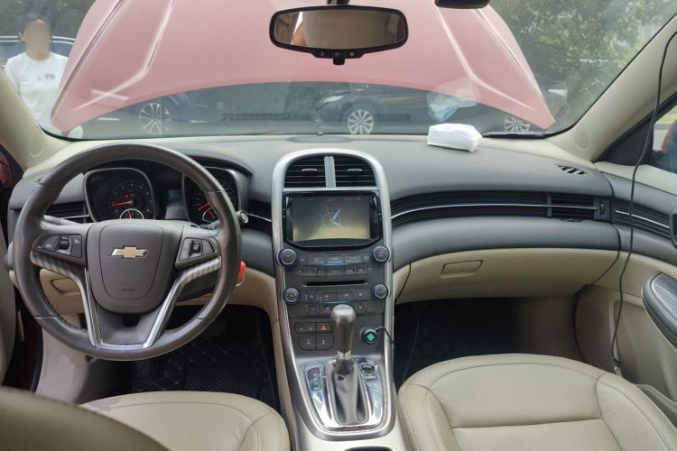 Used Chevrolet Malibu 2013 2.4L Automatic Luxury Edition Center Console