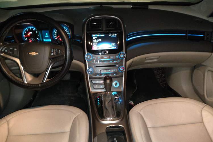 Used Chevrolet Malibu 2013 2.0L Automatic Luxury Edition Center Console