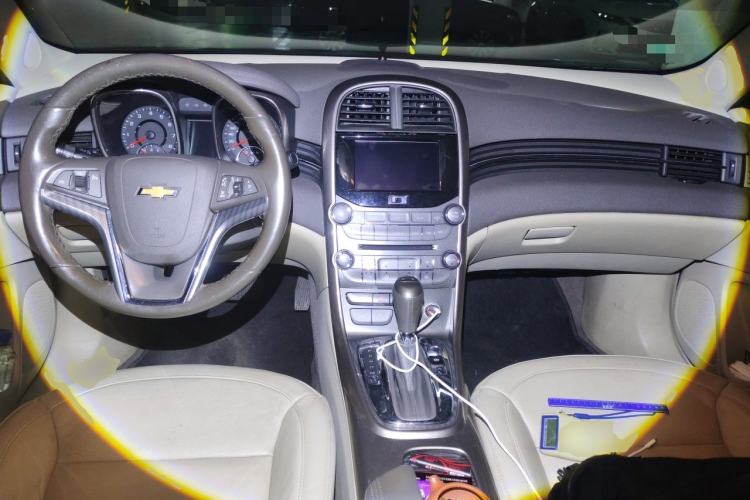 Used Chevrolet Malibu 2013 2.0L Automatic Luxury Edition Center Console