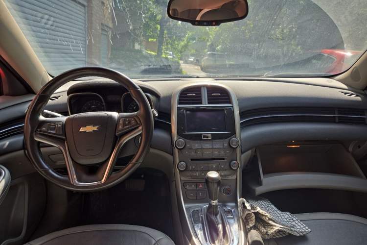 Used Chevrolet Malibu 2013 2.0L Automatic Luxury Edition Center Console