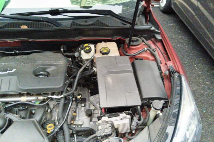 Used Chevrolet Malibu 2013 2.0L Automatic Luxury Edition Engine Bay Left