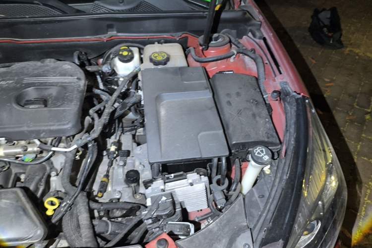 Used Chevrolet Malibu 2013 2.0L Automatic Luxury Edition Engine Bay Left