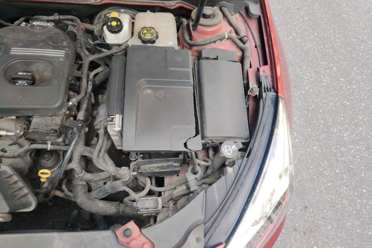 Used Chevrolet Malibu 2013 2.4L Automatic Luxury Edition Engine Bay Left