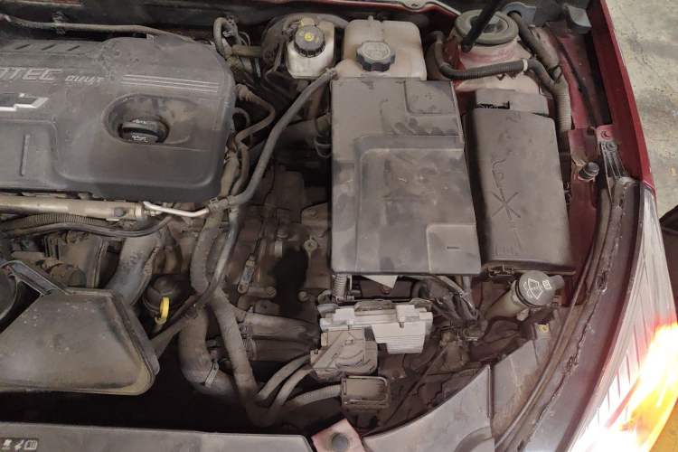 Used Chevrolet Malibu 2013 2.0L Automatic Luxury Edition Engine Bay Left