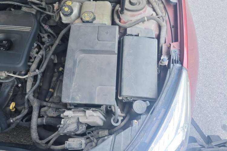 Used Chevrolet Malibu 2013 2.0L Automatic Luxury Edition Engine Bay Left