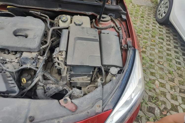 Used Chevrolet Malibu 2013 2.4L Automatic Luxury Edition Engine Bay Left