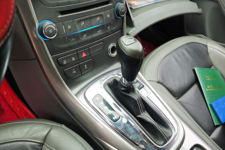 Used Chevrolet Malibu 2013 2.4L Automatic Luxury Edition Gear Lever