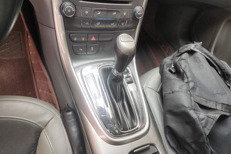 Used Chevrolet Malibu 2013 2.4L Automatic Luxury Edition Gear Lever