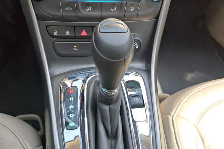Used Chevrolet Malibu 2013 2.0L Automatic Comfort Edition Gear Lever