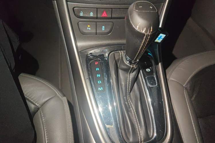 Used Chevrolet Malibu 2013 2.4L Automatic Luxury Edition Gear Lever