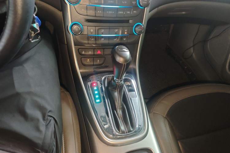 Used Chevrolet Malibu 2013 2.0L Automatic Luxury Edition Gear Lever