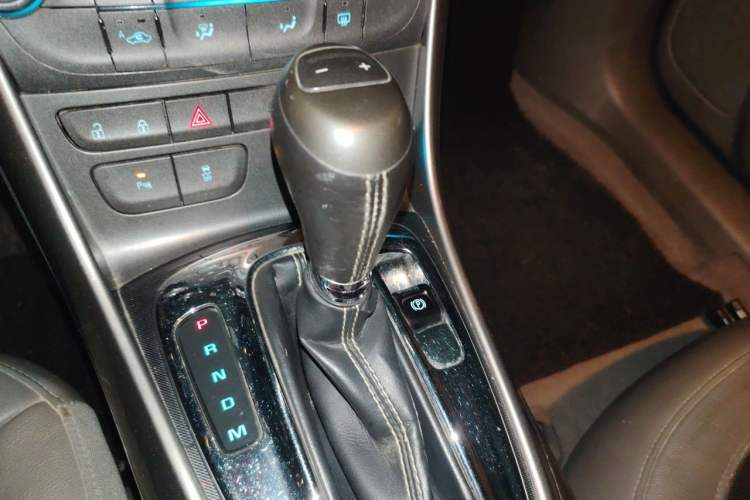 Used Chevrolet Malibu 2013 2.0L Automatic Luxury Edition Gear Lever