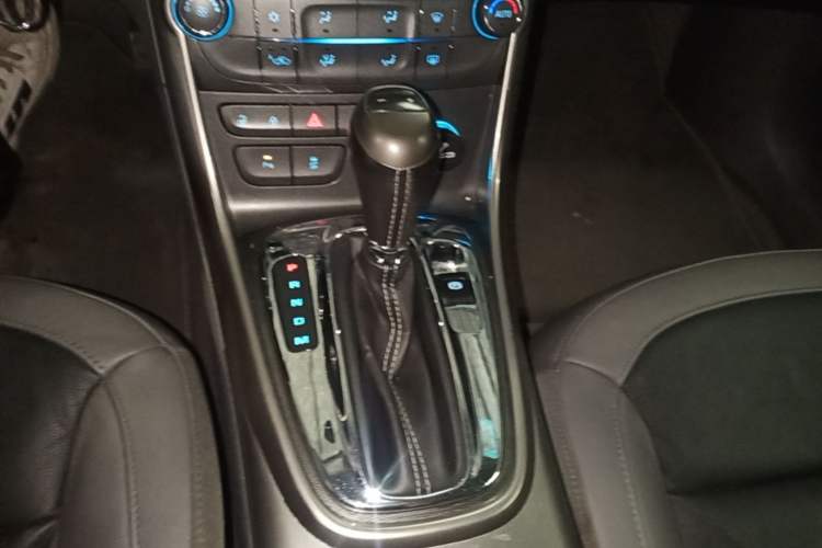 Used Chevrolet Malibu 2013 2.0L Automatic Luxury Edition Gear Lever