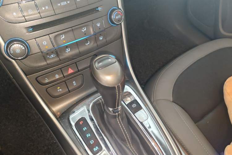 Used Chevrolet Malibu 2013 2.0L Automatic Comfort Edition Gear Lever
