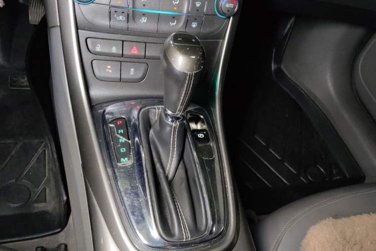 Used Chevrolet Malibu 2013 2.0L Automatic Luxury Edition Gear Lever