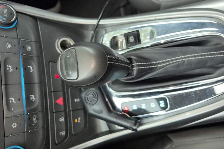 Used Chevrolet Malibu 2013 2.0L Automatic Luxury Edition Gear Lever