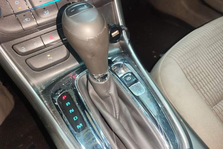 Used Chevrolet Malibu 2013 2.0L Automatic Comfort Edition Gear Lever