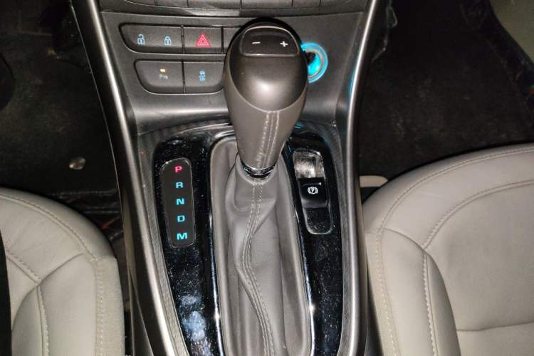 Used Chevrolet Malibu 2013 2.0L Automatic Luxury Edition Gear Lever