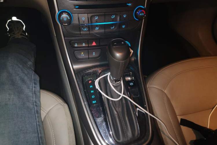 Used Chevrolet Malibu 2013 2.0L Automatic Luxury Edition Gear Lever