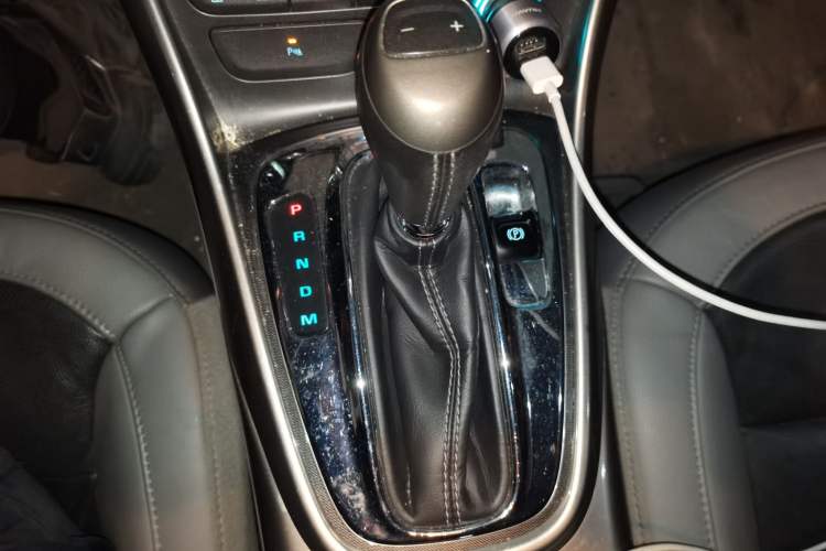 Used Chevrolet Malibu 2013 2.0L Automatic Luxury Edition Gear Lever
