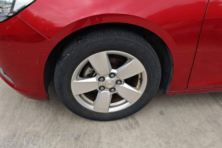Used Chevrolet Malibu 2013 2.0L Automatic Comfort Edition Left Front Wheel Hub