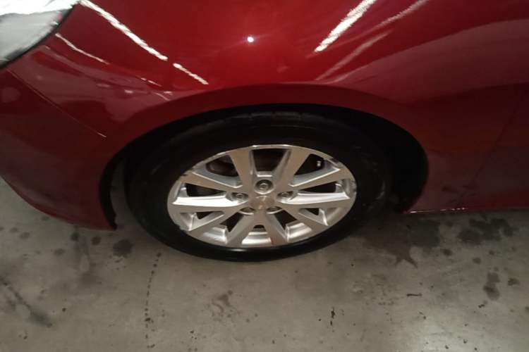 Used Chevrolet Malibu 2013 2.0L Automatic Luxury Edition Left Front Wheel Hub