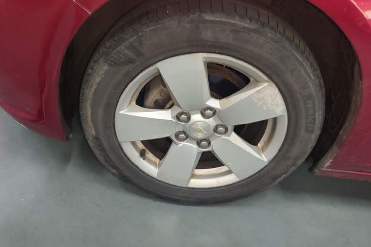 Used Chevrolet Malibu 2013 2.0L Automatic Comfort Edition Left Front Wheel Hub