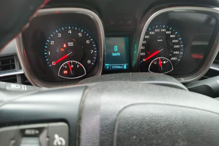 Used Chevrolet Malibu 2013 2.4L Automatic Luxury Edition Odometer Close Up