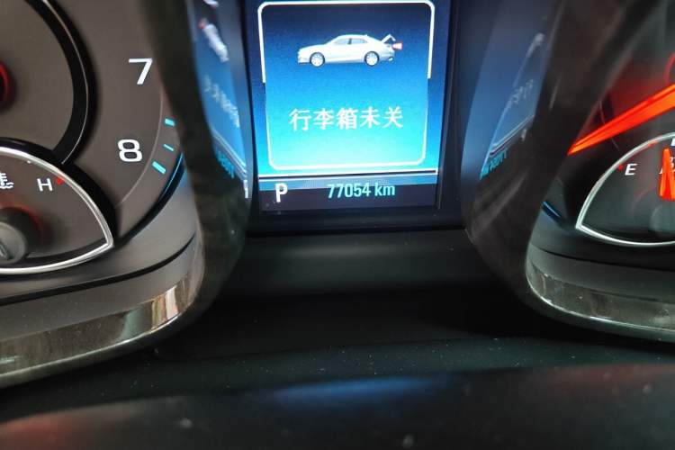 Used Chevrolet Malibu 2013 1.6T Automatic Luxury Edition Odometer Close Up